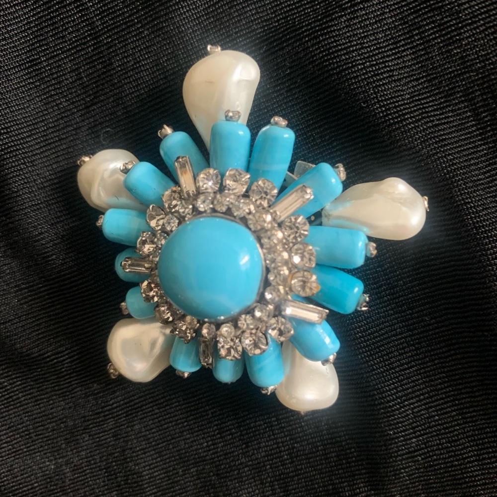 Vintage broach with pearls. France?
